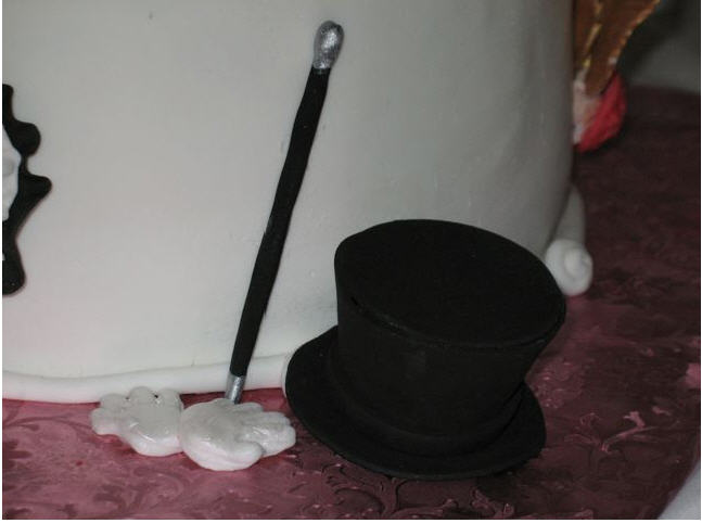 top hat cake