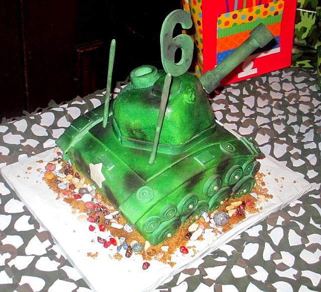 ArmyTankFondantCakeForSheflinBackView