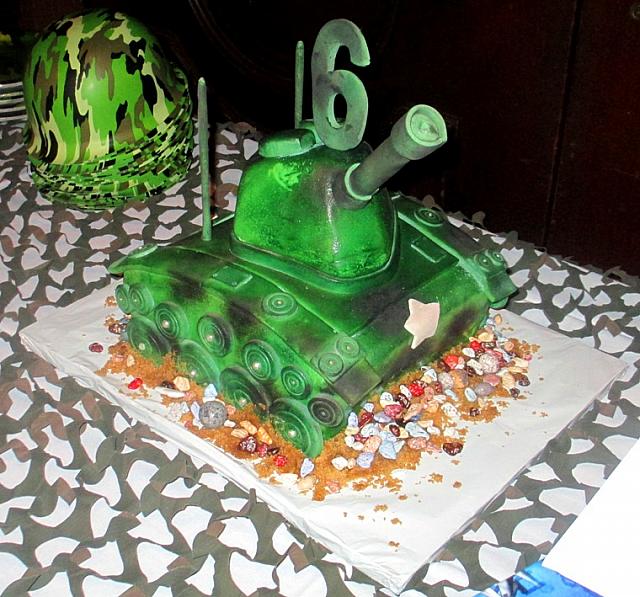 ArmyTankFondantCakeForSheflinView2