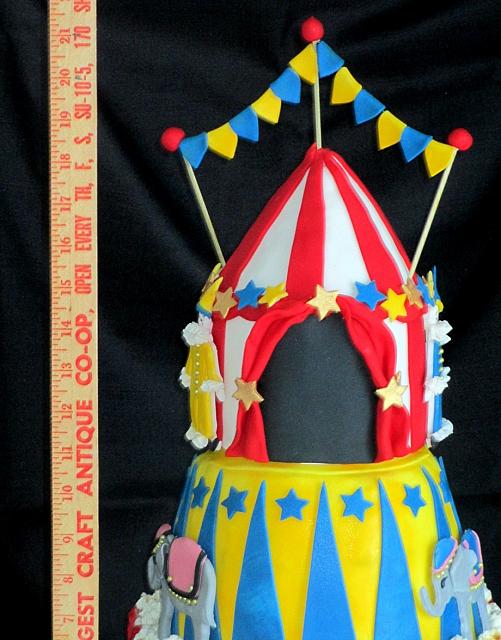 CircusThemeCake-Measures-21-Inches-High