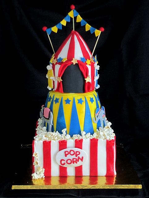 CircusThemeCakeWithTentPopcornAnimalsClownFront