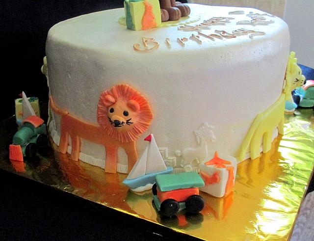 LionThemeWithToysForChildCakeOrangeLion
