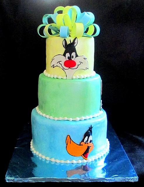 LooneyTunesCharactersTieredCakeDaffySylvester