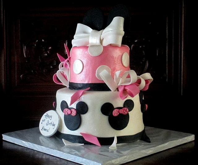 MinnieMouseTwoTierCakeView1