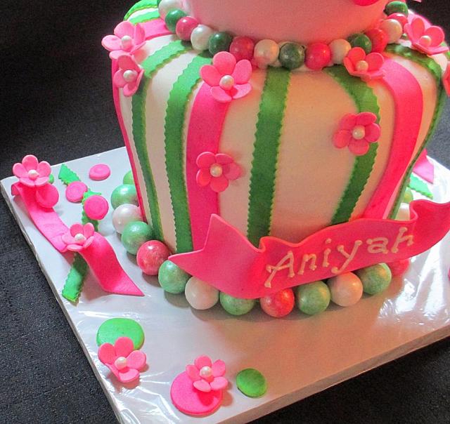 PrincessWhimsicalFondantCakeCloseUp