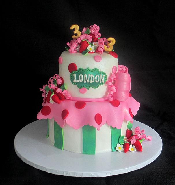 StrawberryShortcakeCharacterCakeMain