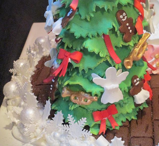 GingerbreadHouse2012GeorgeEastmanExhibitChristmasTree