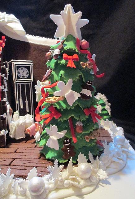 GingerbreadHouse2012GeorgeEastmanExhibitChristmasTreeWhole