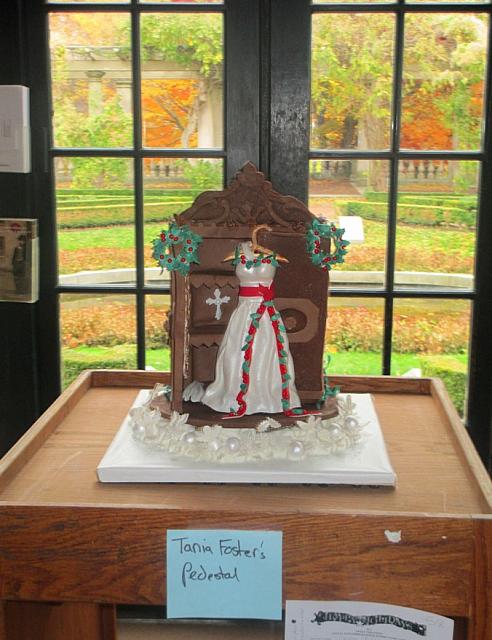 Gingerbread2013EastmanHouseStorybookChristmasGownOnPedestal1