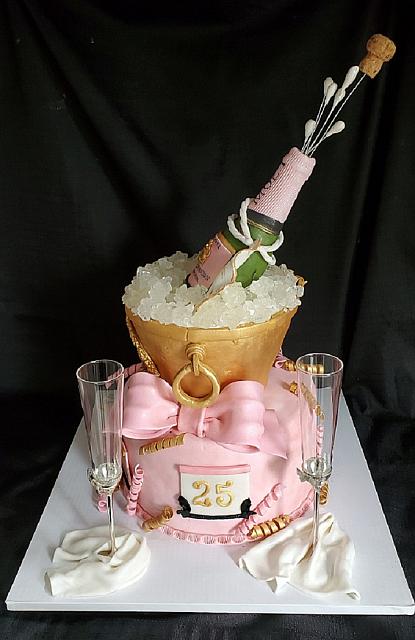 ChampagneThemeCakeRightSideView