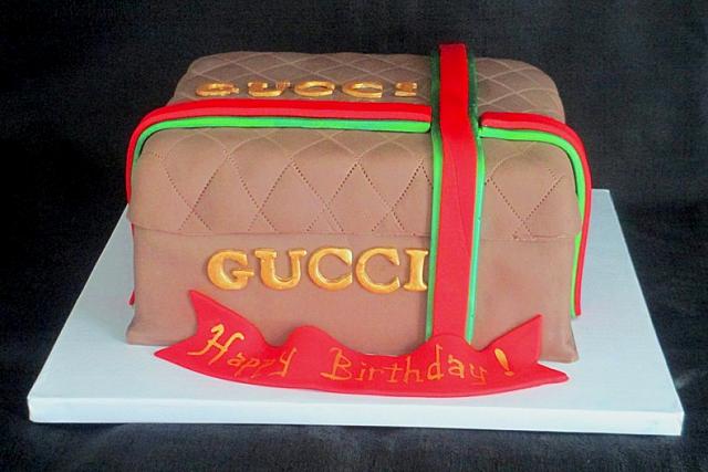 GucciPresentCakeFrontView