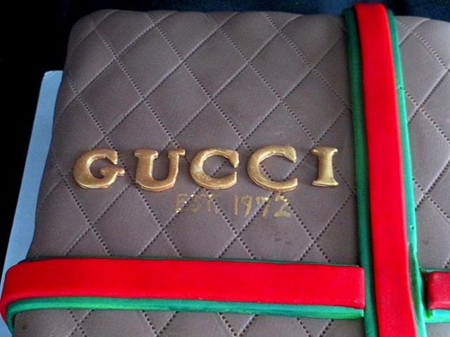 GucciPresentCakeTopWriting