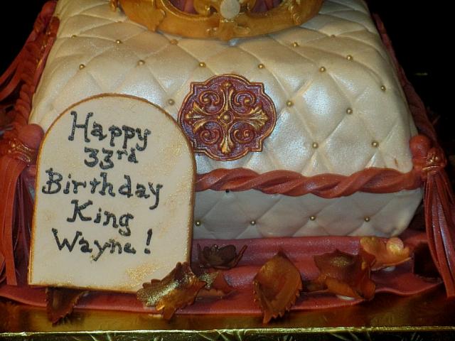 KingCrownOnPillowManBirthdayCakeCloseUp1