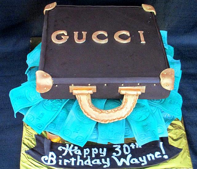 SuitcaseFullOfMoneyGucciThemeFondantCakeTopView