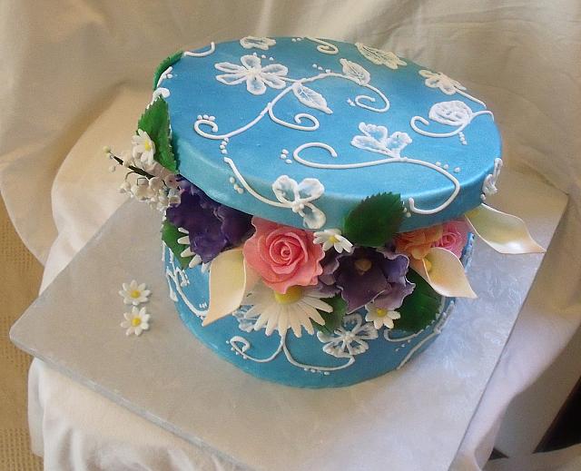 PresentCakeWithColorfulFlowers2