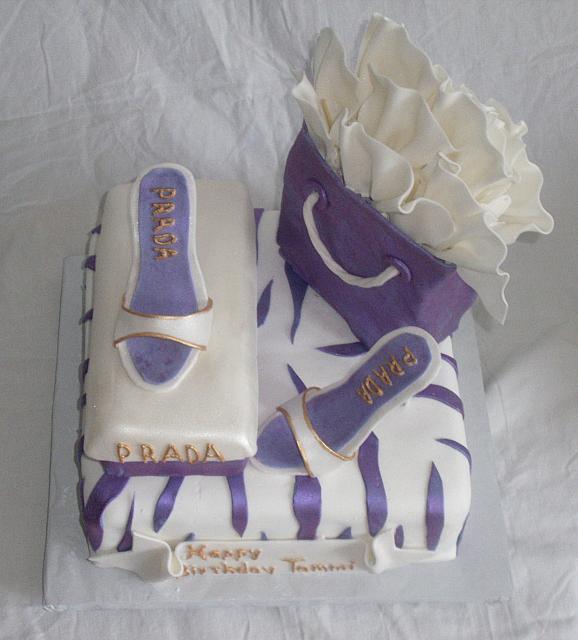 ShoeShoppingBagPurpleWhiteTopView