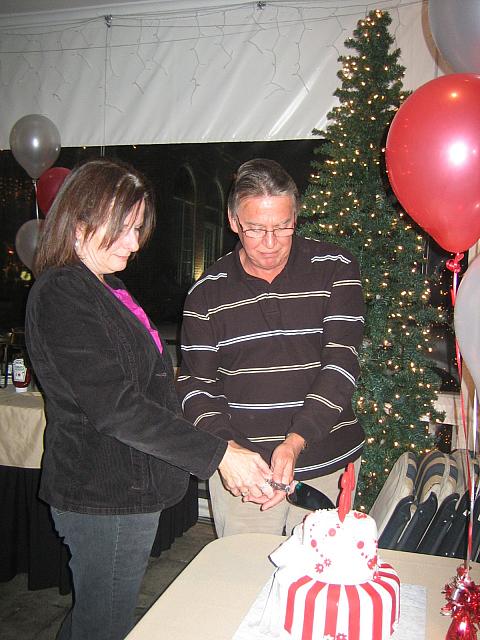 40th Anniversary cake with couple
