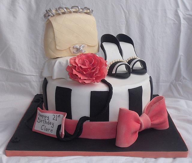 PurseShoeChanelBlackWhiteRoseFashionCakeMain