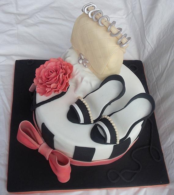 PurseShoeChanelBlackWhiteRoseFashionCakeTopAgain