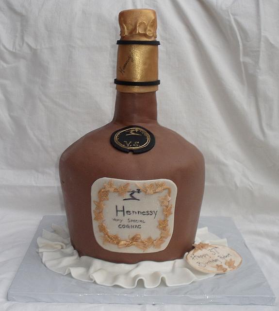 HennessyLiquorBottleCakeMain