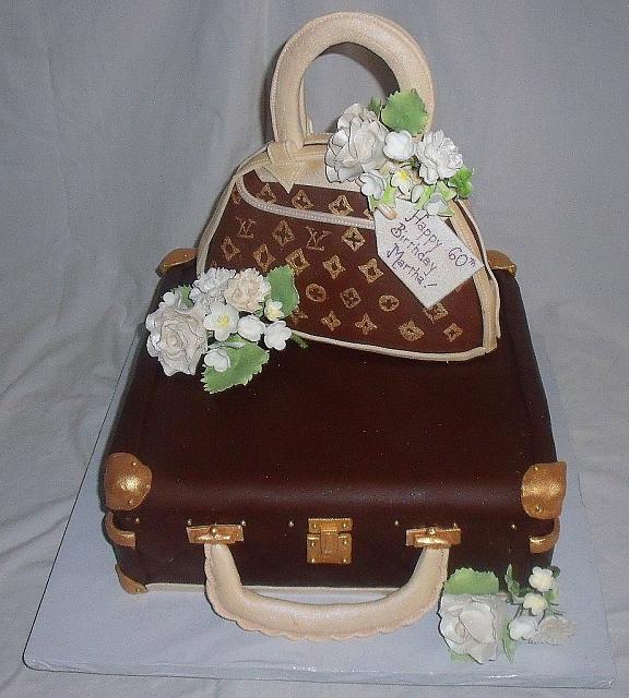 LouisVuittonSuitcaseAndPurseFondantCakeMain