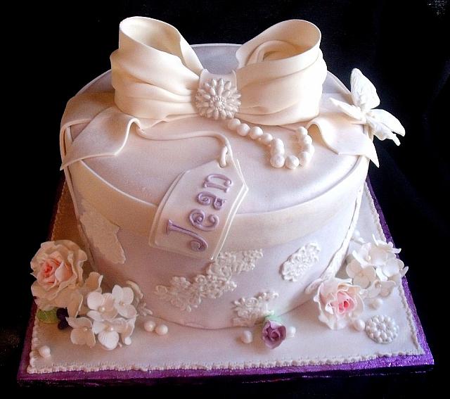 Victorian Themed Hat Box Fondant Cake main view