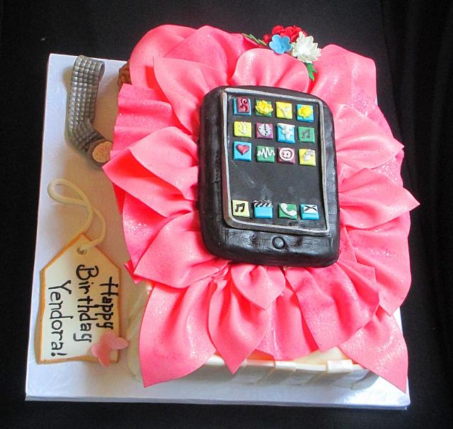 iPhonePresentFondantCakeTopView