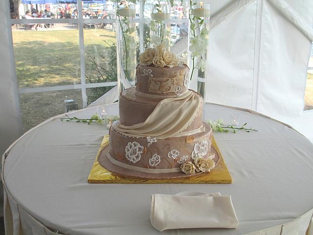 ChampagneOrBeigeIvoryFloralTieredWeddingCakeOnTable