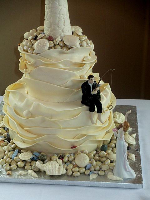 LighthouseWeddingCakeFishingCoupleCloseUp