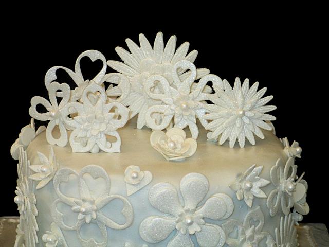 WeddingCakeWhiteFloralVeganCloseUpTop