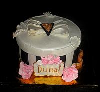 DunaPresentFondantCakeFront2