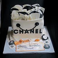 Chanel Shopping Bag Cake with Edible Jewelry for Tweet