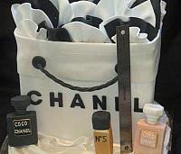 ChanelShoppingBagFashionistaCakeWithRuler