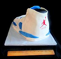 SportsShoeAirJordanCarvedCakeView2