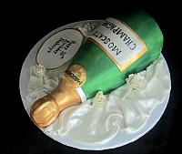 ChampagneBottleCakeMoscatoTopView