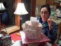 Marisa Astiz decorating cake