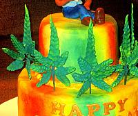 MarijuanaLeavesGumpasteDecorationsOnCake