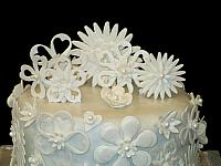 WeddingCakeWhiteFloralVeganCloseUpTop